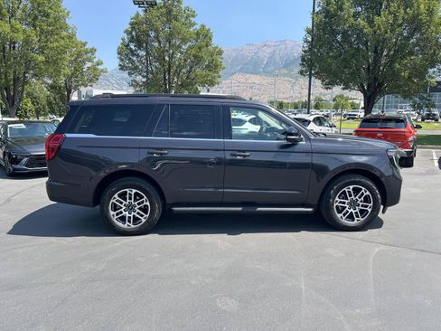 Used 2025 Ford Expedition Active AWD/4WD image 6