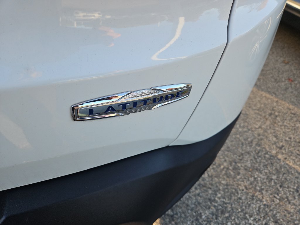 Used 2016 Jeep Renegade Latitude AWD/4WD image 4