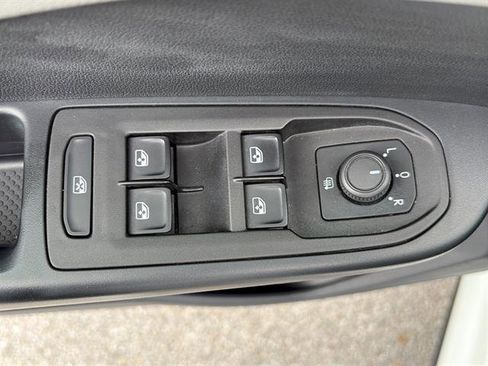 Certified 2024 Volkswagen Taos SE FWD image 27