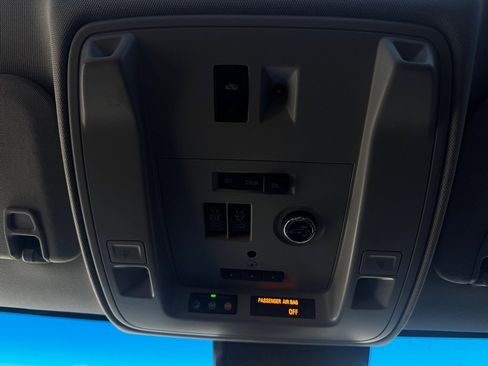 Used 2018 Cadillac Escalade Premium Luxury image 15