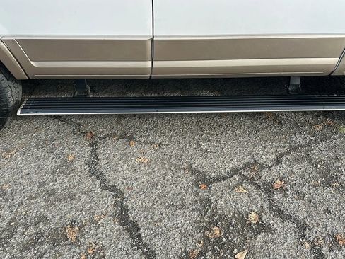 Used 2013 Ford Expedition XLT image 18