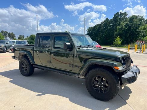 Used 2021 Jeep Gladiator Sport AWD/4WD image 1