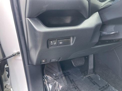 Used 2021 Toyota RAV4 LE AWD/4WD image 17