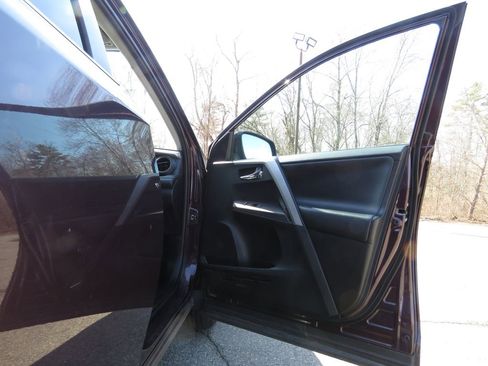 Used 2016 Toyota RAV4 XLE w/ Convenience Package image 12