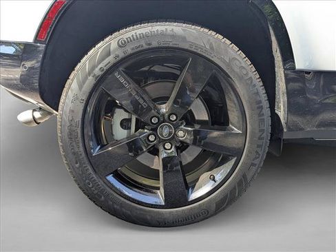 Certified 2025 Land Rover Defender 110 X-Dynamic SE AWD/4WD image 5