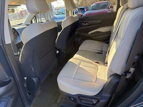Used 2024 Subaru Ascent Premium w/ Convenience Package image 16