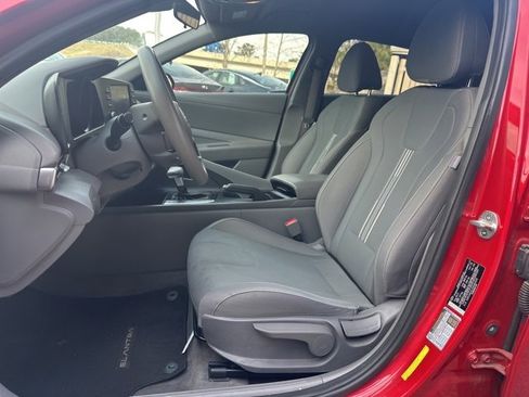 Used 2022 Hyundai Elantra SEL image 6