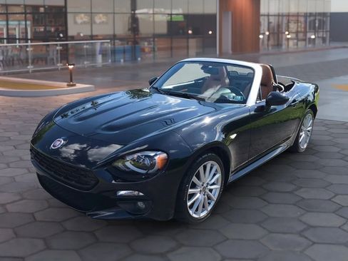 Used 2017 FIAT 124 Spider Lusso RWD image 6