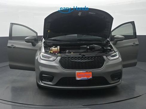 Used 2021 Chrysler Pacifica Touring-L w/ Uconnect Theater Family Group FWD image 36