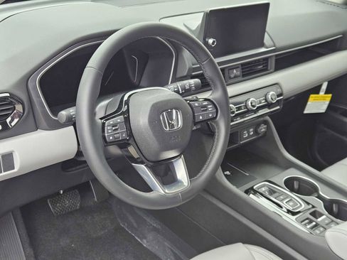 Used 2025 Honda Pilot EX-L image 2