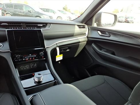 New 2026 Jeep Grand Cherokee Laredo image 16