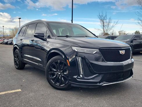 Used 2021 Cadillac XT6 Sport w/ Platinum Package image 2