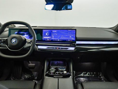 Used 2025 BMW i5 xDrive40 w/ Premium Package image 15