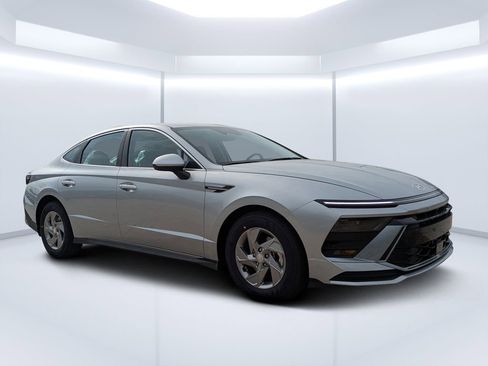 New 2026 Hyundai Sonata SE FWD image 1