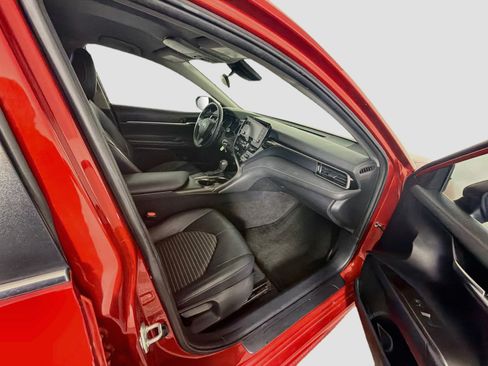 Used 2021 Toyota Camry SE FWD image 29