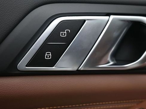 New 2026 BMW X5 xDrive50e image 21