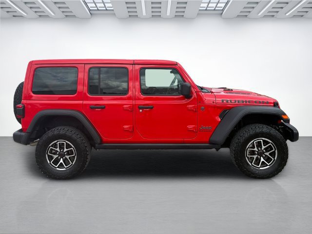 Used 2025 Jeep Wrangler Unlimited Rubicon w/ Convenience Group AWD/4WD image 3