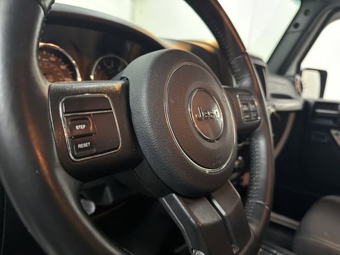 Used 2017 Jeep Wrangler Unlimited Sahara image 32