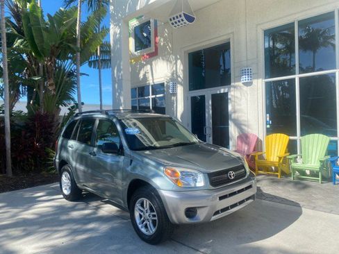Used 2005 Toyota RAV4 2WD image 2