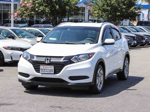 Used 2018 Honda HR-V LX image 3