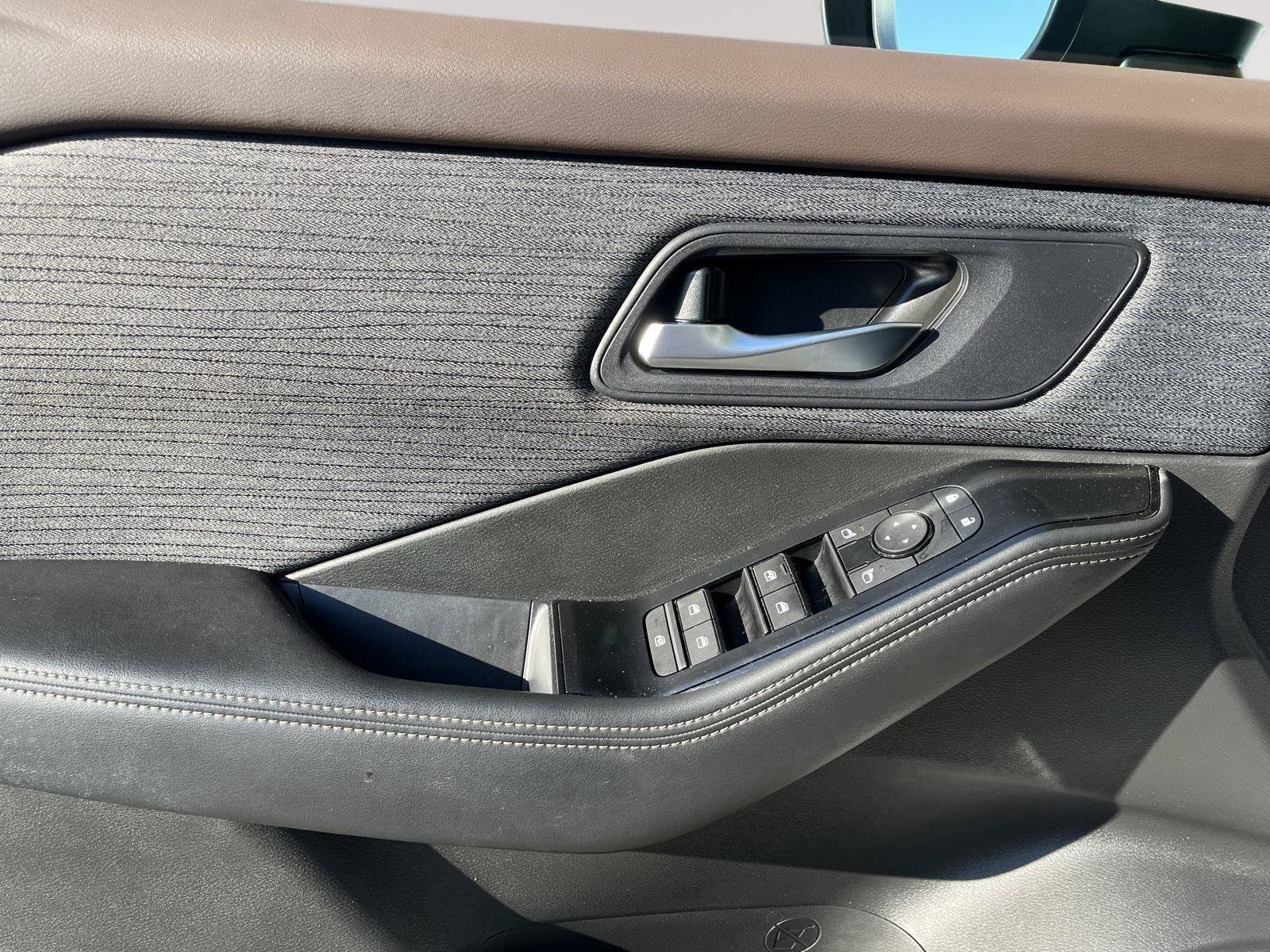 Used 2023 Nissan Rogue SV AWD/4WD image 19