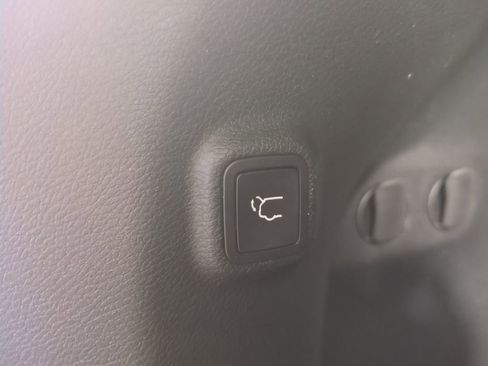 Used 2019 Jeep Cherokee Limited image 15