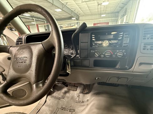 Used 1999 GMC Sierra 3500 2WD Regular Cab HD image 18