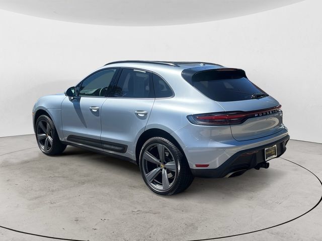 Used 2025 Porsche Macan AWD/4WD image 3