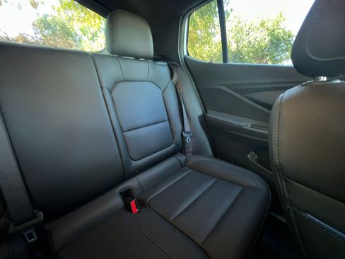 Used 2025 Buick Envista Sport Touring image 35