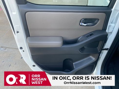 Used 2024 Nissan Frontier SV w/ SV Convenience Package image 14