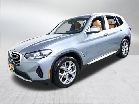 Used 2024 BMW X3 xDrive30i w/ Premium Package AWD/4WD image 3