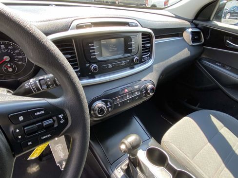 Used 2016 Kia Sorento FWD image 18