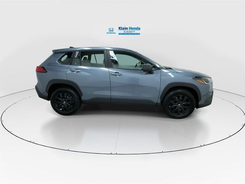 Used 2025 Toyota Corolla Cross L image 3