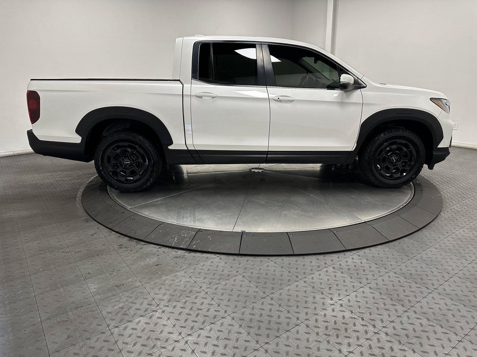 Certified 2025 Honda Ridgeline RTL+ image 15