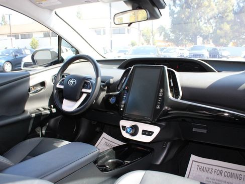 Used 2018 Toyota Prius Prime Premium w/ Carpet Mat Package FWD image 12