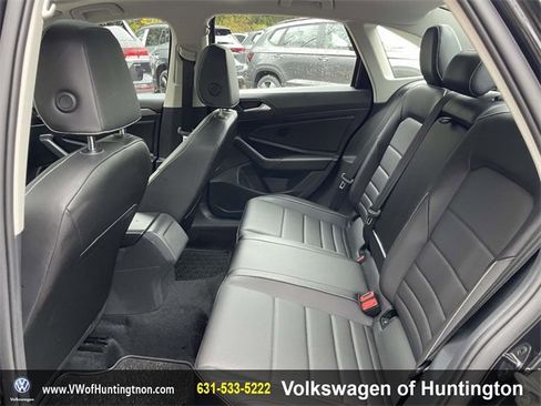 Certified 2022 Volkswagen Jetta SE image 9