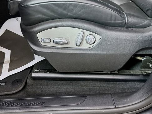 Used 2018 Porsche Macan image 18