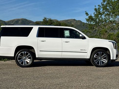 Used 2020 GMC Yukon XL Denali w/ Denali Premium Package AWD/4WD image 3