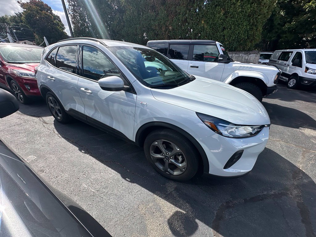 Used 2025 Ford Escape ST-Line Select AWD/4WD image 4