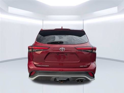 Used 2021 Toyota Highlander XSE AWD/4WD image 4
