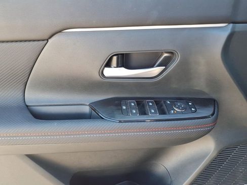 Used 2025 Nissan Kicks SR FWD image 15