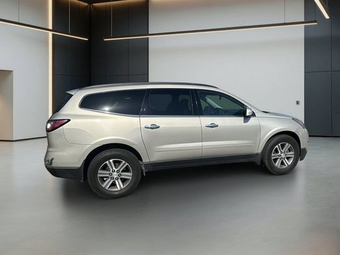 Used 2017 Chevrolet Traverse LT FWD image 9