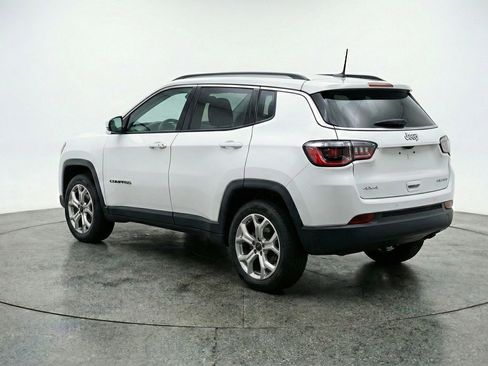 Used 2025 Jeep Compass Latitude image 6