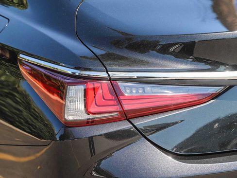 Used 2023 Lexus ES 350 w/ Premium Package FWD image 9