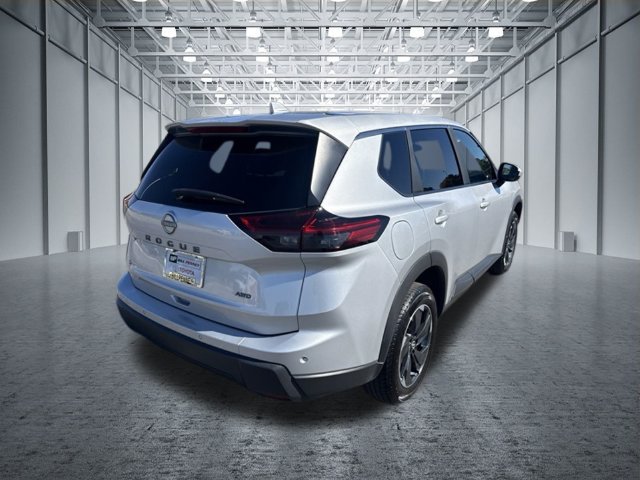 Used 2025 Nissan Rogue SV AWD/4WD image 5