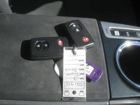 Used 2012 Toyota Prius V Three FWD image 22