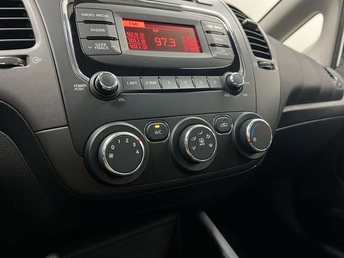 Used 2017 Kia Forte LX image 15