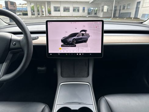 Used 2023 Tesla Model 3 Standard Range image 16