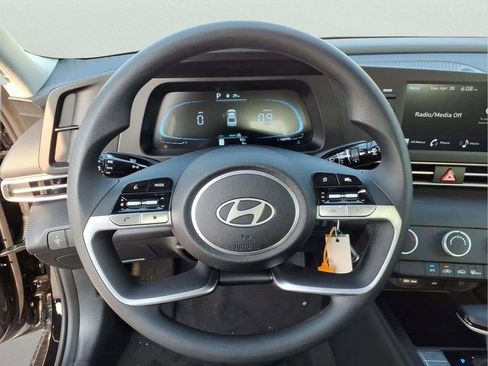 New 2026 Hyundai Elantra SE FWD image 13