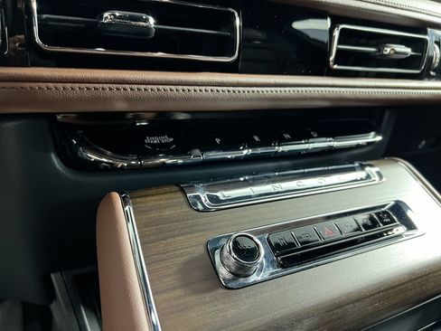 Used 2025 Lincoln Aviator Reserve w/ Luxury Package RWD image 24